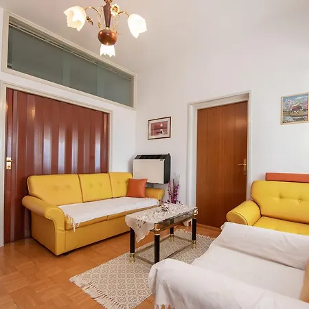 Apartament Rumac *